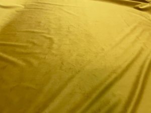 Velours de polyester moutarde