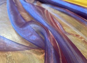 Organza changeant rouge bleu