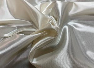 50m Satin Viscose blanc cassé