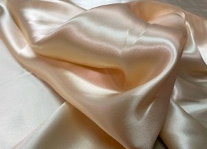 Satin polyester beige doré