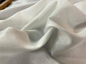 50m Coton fin brodé en 1.50m de large