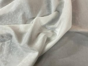 95m Coton fin brodé en 1.50m de large
