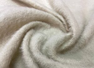 25m Lainage peluche blanc cassé 1.55m