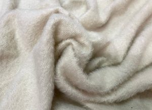 Lainage peluche blanc cassé 1.55m