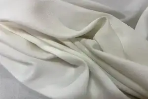 Crêpe polyester blanc cassé en 1.40L