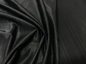 Satiné noir à rayure brodée en 1.50L