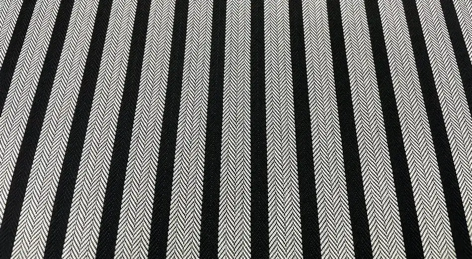 Tissu salon exterieur jacquard raye noir gris en chevron e1743762638878