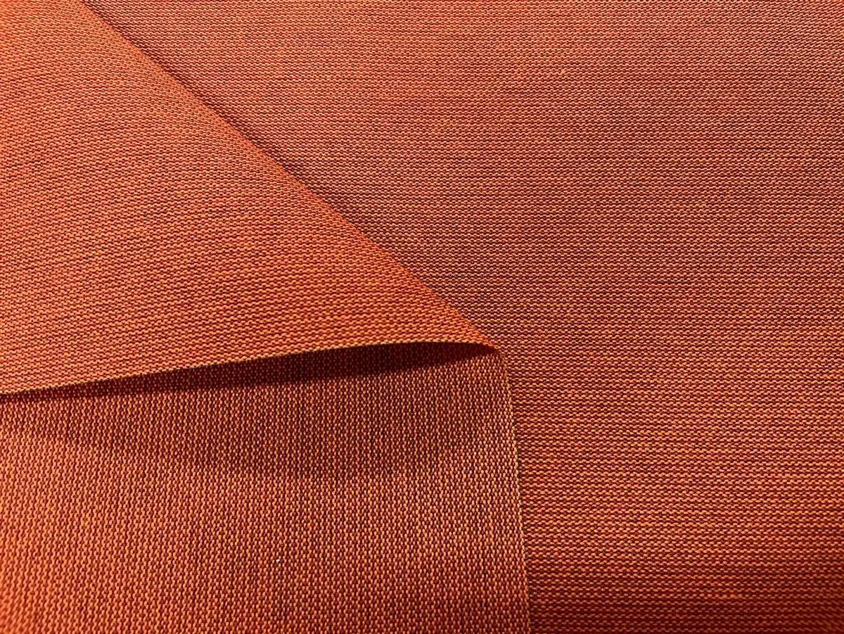 Tissu imperméable extérieur : bâche de store au mètre, résistante pluie et soleil