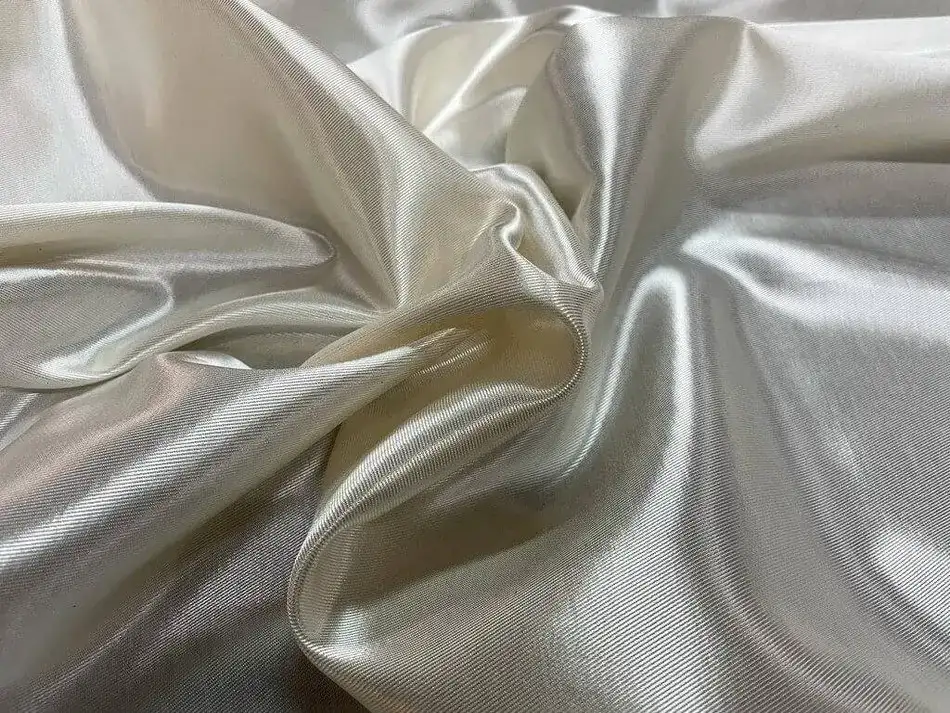 Acheter tissu satin viscose blanc cassé pas cher pour couture et décoration en ligne