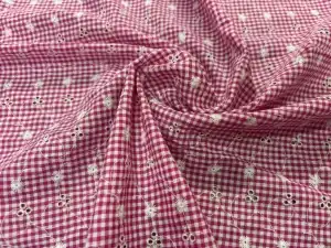 COUPON 2.4m Vichy rose brodé en 1.45L