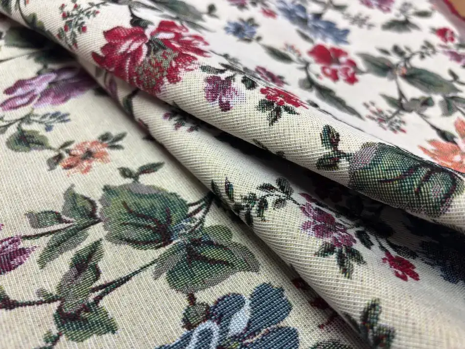 Jacquard fleurs classiques multicolores en 1,40 m de large, idéal pour panneaux déco et doublures