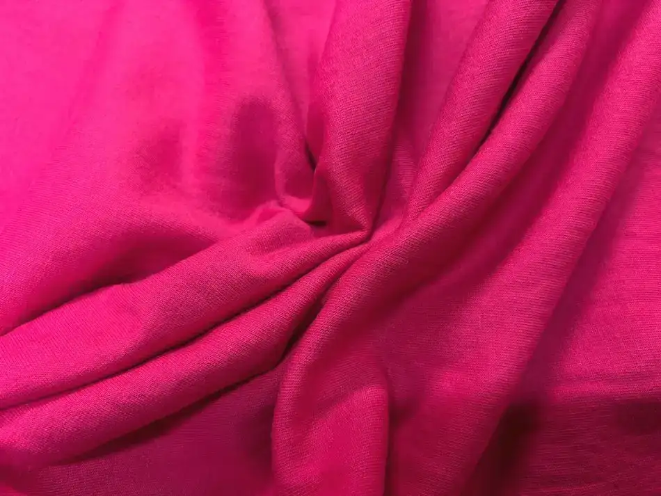 Tissu molletonné rose fushia, aperçu de la texture
