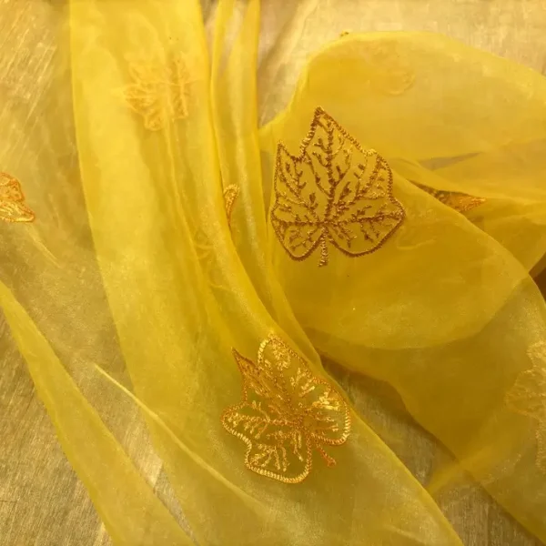 Organza brodé motifs feuilles en 1.45L