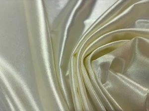Crêpe satin blanc cassé stretch en 1.50L