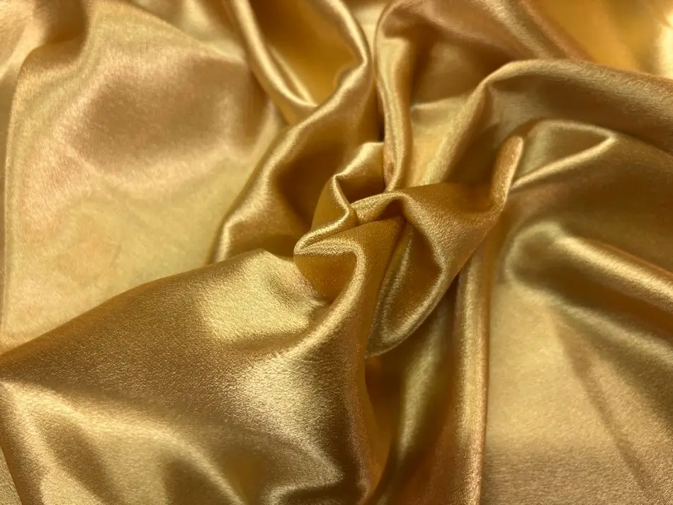 Quels tissus éviter quand on commence la couture ? 11 Crêpe satin doré couture robe élégante