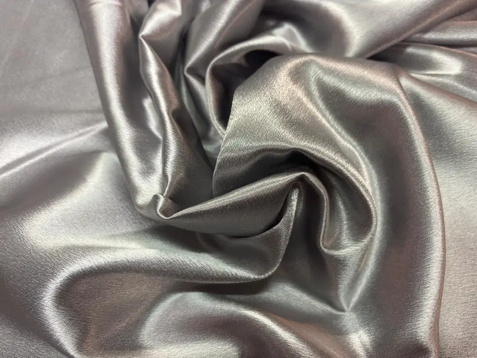 Crêpe satin gris fluide pour robe élégante