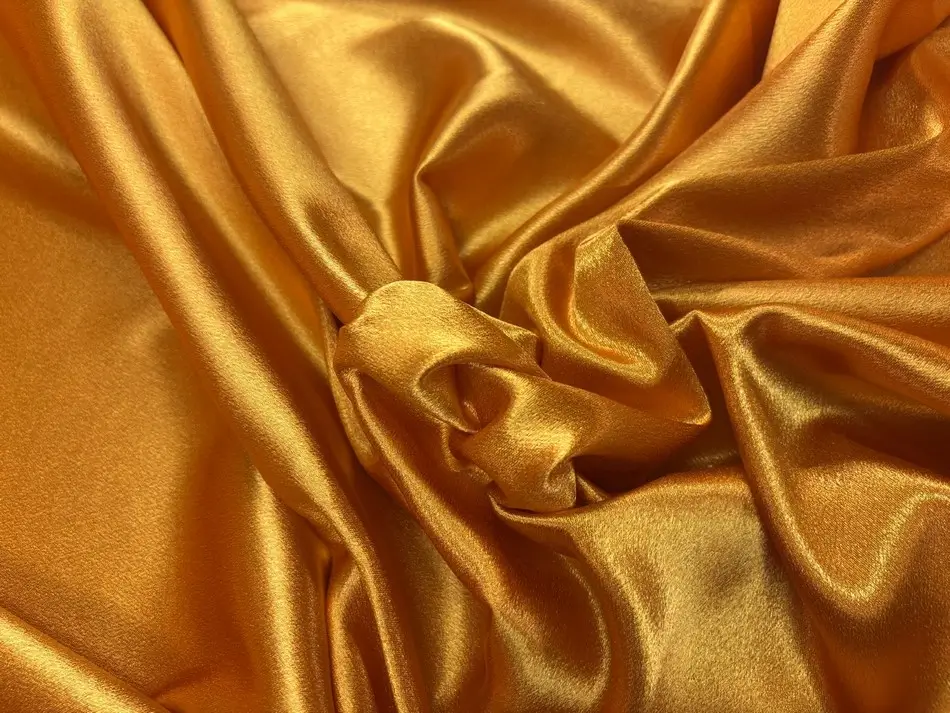 Comment raccourcir une robe longue sans abîmer le tissu : méthode facile et finitions selon la matière 8 Tissu crêpe satin pour robe longue élégante