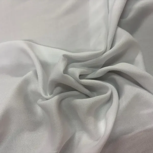 20m Gabardine de viscose blanc en 1.50L