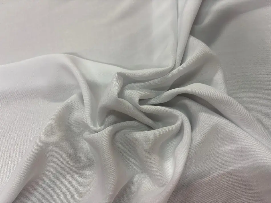 20m Gabardine de viscose blanc en 1.50L