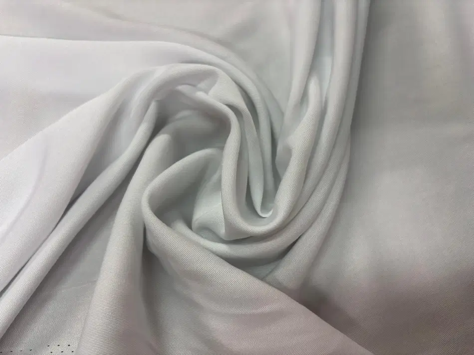 Gabardine de viscose blanc en 1.50L