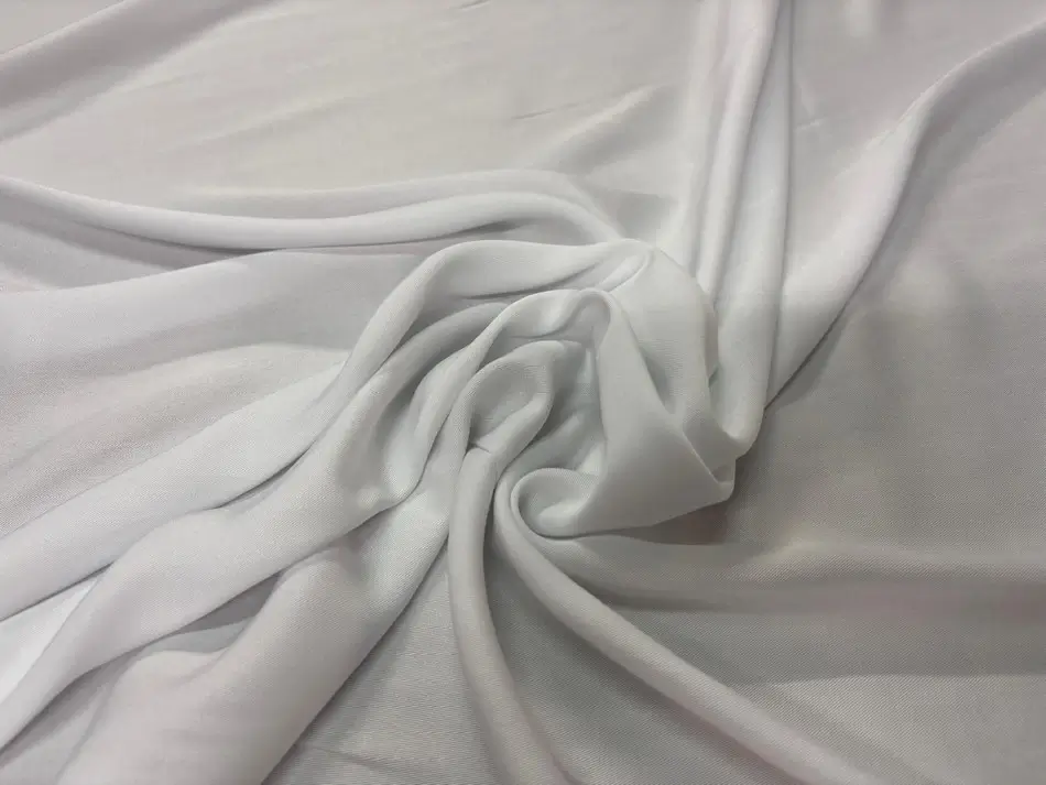 Combien de tissu faut-il pour coudre une robe, une jupe ou un pantalon ? 7 Gabardine de viscose blanche couture habillement