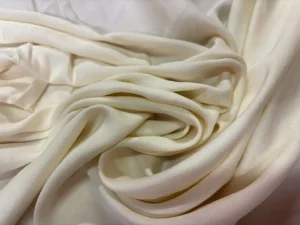 Gabardine de viscose crème en 1.50L