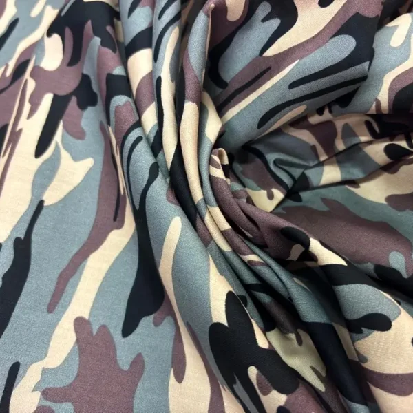 Popeline coton motif camouflage ton gris en 1.45L