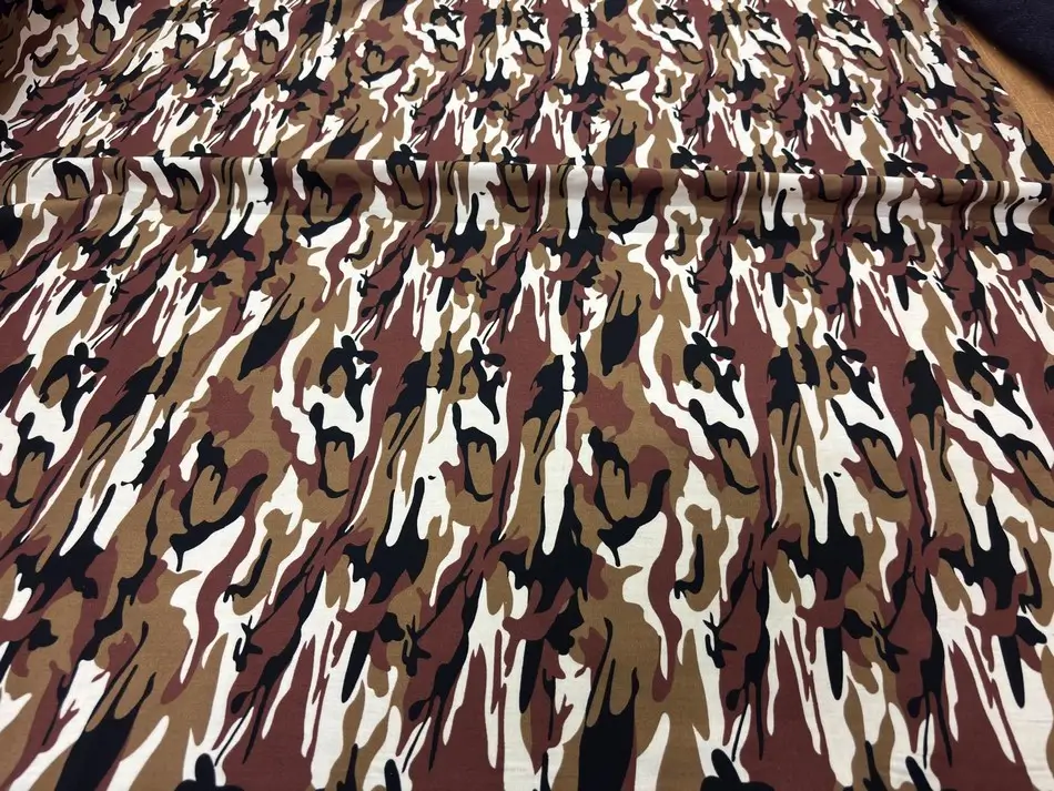 Popeline coton motif camouflage ton marron en 1.45L