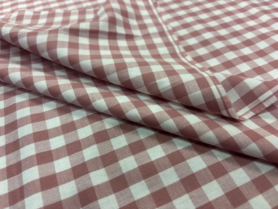 Tissu vichy vieux rose pour blouse femme romantique couture upcycling