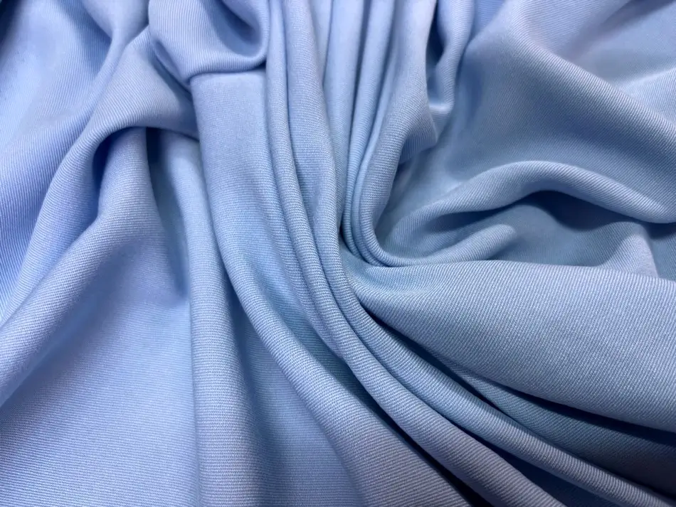 Gabardine de viscose bleu lavande clair en 1.50L 4 Gabardine de viscose bleu lavande clair en 1.50L