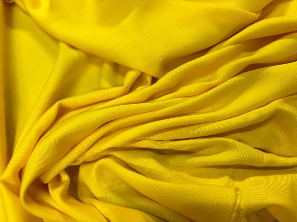 Gabardine de viscose jaune en 1.50L 3 Gabardine de viscose jaune en 1.50L
