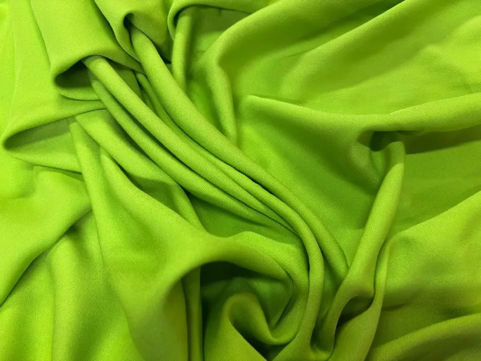 Gabardine de viscose vert clair en 1.50L 3 Gabardine de viscose vert clair en 1.50L